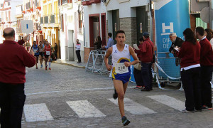 Yassin Choujaa, vencedor Juvenil en la prueba atlética disputada en Bonares.