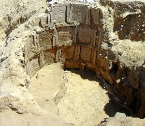 Vista de silo para almacenamiento de la producción agrícola, perteneciente a la Villa de La Almagra (Huelva), lo que pone de manifiesto la importancia de la vida rural en Roma. / Foto: Área de Arqueología, UHU.