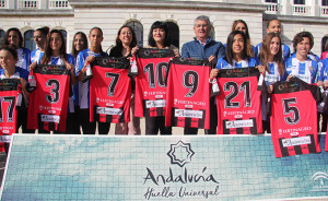 Un momento de la presentación de las equipaciones del Sporting.