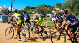 Alta participación en el Rally Cabezo de La Bella, con uno 250 corredores en liza. / Foto: Federación Andaluza de Ciclismo.