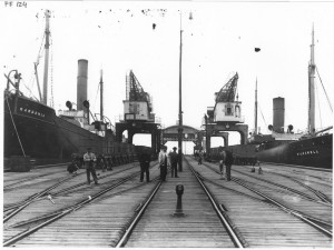 El muelle norte, inaugurado en 1908 y hoy desaparecido, en plena actividad.