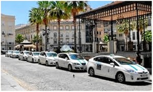 Taxis alineados en la Plaza de las Monjas. 