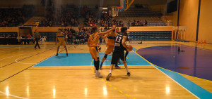 Pese a intentarlo, el CDB Enrique Benítez cayó ante el líder Udea. / Foto: @udea_algeciras.