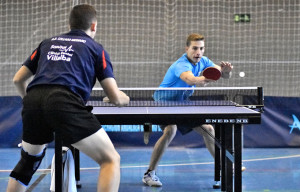 Superioridad manifiesta de los jugadores del Collado Mediano ante el Conservas Lola. / Foto: J. L. Rúa.