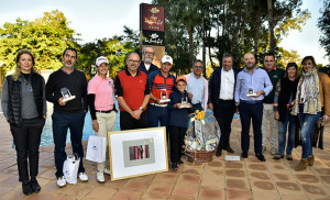 Foto de familia de todos los ganadores en Isla Canela. / Foto: J. L. Rúa.