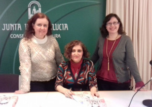 La autora estuvo arropada por su familia y amigos en la presentación del libro.