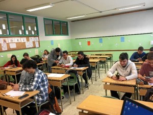 Todo comenzó al darse cuenta que sus alumnos estaban siempre mirando el móvil en el recreo.