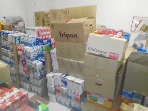 Han logrado reunir hasta 180 cajas de alimentos. 