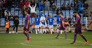 Los albiazules celebran el gol anotado por Rafa de Vicente. / Foto: Pablo Sayago.