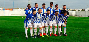 Formación inicial del Recre en el amistoso disputado en Palos de la Frontera. / Foto: @tenorrecre.