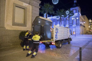 Huelva intensifica la limpieza y recogida de residuos.