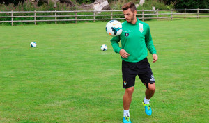 Imagen de Sergio Rodríguez, nuevo jugador del San Roque, durante un entrenamiento en su periplo en el Betis. / Foto: @SanRoqueLepe.