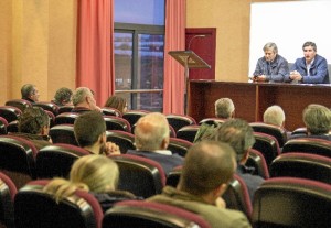 Un momento de la asamblea de la Plataforma en Defensa de los Regadíos del Condado celebrada este jueves. 