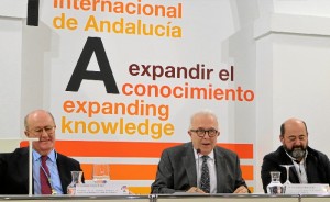 De izquierda a derecha, el presidente de la Asociación Territorial de Ingenieros Industriales de Andalucía Occidental, Germán Ayora López; el rector de la UNIA, José Sánchez Maldonado; y el secretario general de la UNIA, Manuel Torres Aguilar.