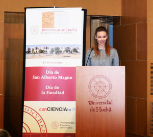 Silvia, con el Premio al Trabajo de Excelencia de joven investigador.