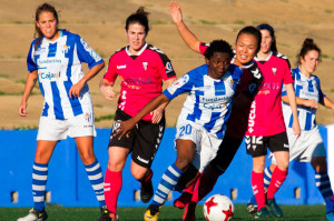 Ngo Mbeleck, iniciando una acción de ataque para el cuadro sportinguista. / Foto: www.lfp.es.