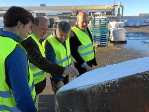 El delegado de Medio Ambiente visita Salinas del Odiel que cuenta  ya con la concesión actualizada.