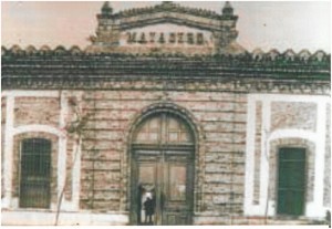 Fachada del antiguo Matadero perneo de Huelva. Años ochenta.