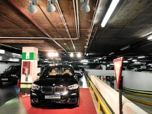 El nuevo BMW X3 está expuesto en el parking -1 de El Corte Inglés. 