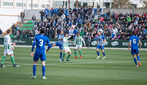 Los más de 700 aficionados del Recre vieron un mal partido de su equipo. / Foto: @RBetisCantera.