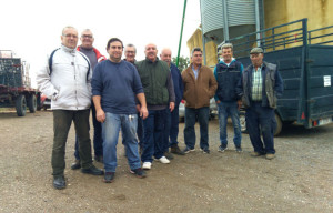 Representantes del Ayuntamiento y de la comisión del santo van a buscar a los gorrinos.