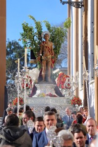 San Sebastián a la salida de su parroquia.