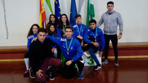 Representantes del Club Esgrima Huelva en el torneo celebrado en Maracena.