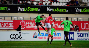 El entramado defensivo del Recre fue eficaz y clave en la conquista del empate. / Foto: @5Artemio