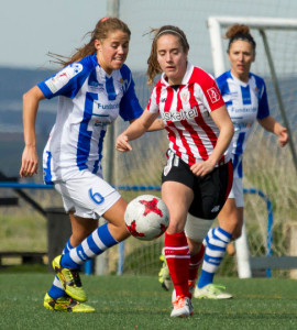 Sofía Hartard puna con una jugadora del Athletic en el partido de este domingo. / Foto: www.lfp.es.