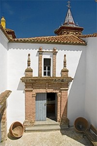 Imagen del antiguo convento de Aroche. / Foto: qrturismohuelva.org