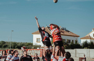 Tuvieron que emplearse a fondo los onubenses en el arranque de la competición en Gines.