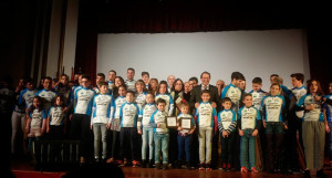 Foto de familia de los premiados en la Gala del Ciclismo de Huelva que tuvo lugar en Riotinto. / Foto: Federación Andaluza de Ciclismo.