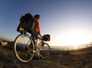 Hacer cicloturismo es una fórmula saludable de conocer la provincia de Huelva. / Foto: CMD Sport.