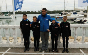 Componentes del CDNPU en la regata disputada en El Puerto de Santa María.