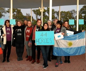 El acto finalizó con la lectura de un manifiesto, y el reclamo de los familiares.