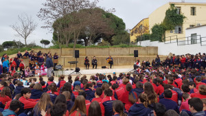 Acto en el patio central del colegio con motivo del Día de Andalucía.