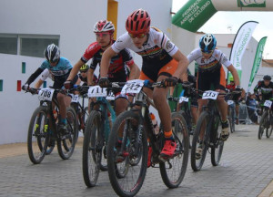 Muy competidas fueron todas las pruebas en El Almendro. / Foto: andaluciaciclismo.com.