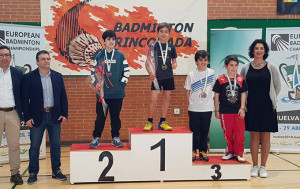 Pepe Fernández, en el podio con la medalla de bronce.