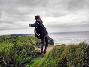 Los días libres suele aprovecharlos para viajar. En la fotografía, en los 'Cliff of Moher', acantilados que se encuentran en el límite suroccidental de la región de El Burren.