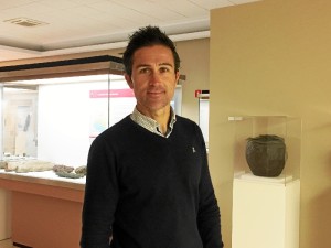 El director del Museo de Huelva, Pablo Guisande, en el espacio que ocupará la nueva sala islámica.