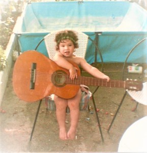 Ha crecido en una familia de grandes aficionados a la música. 