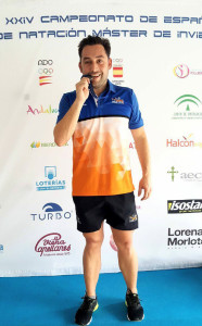 Juan Francisco López con la medalla de plata obtenida en Málaga.