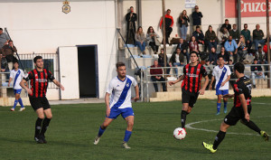 Al Atlético Onubense sólo le vale ganar este miércoles a la UB Lebrijana. / Foto: recrecantera.