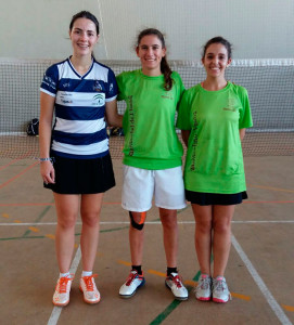 Podio femenino de bádminton del XXI Trofeo Universidad.