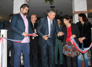 Corte de la cinta con el que da comienzo la Feria.