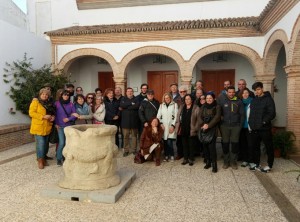 Foto grupal al comienzo de la visita guiada.