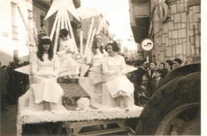 El Coso Blanco por las calles onubenses en 1956.