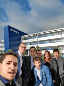 Con compañeros de trabajo en la planta de Airbus de Bristol.