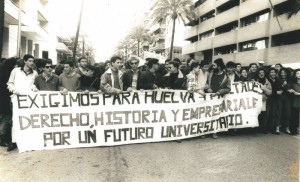 Manifestación en Sevilla por las Tres Facultades para Huelva.