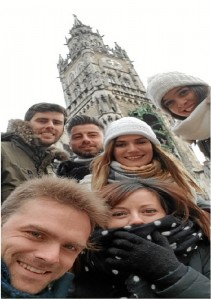 En Marienplatz , la plaza central donde se ubica el ayuntamiento de Múnich.